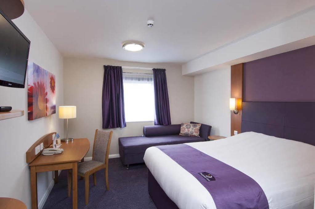 Premier Inn London Dagenham Exterior photo