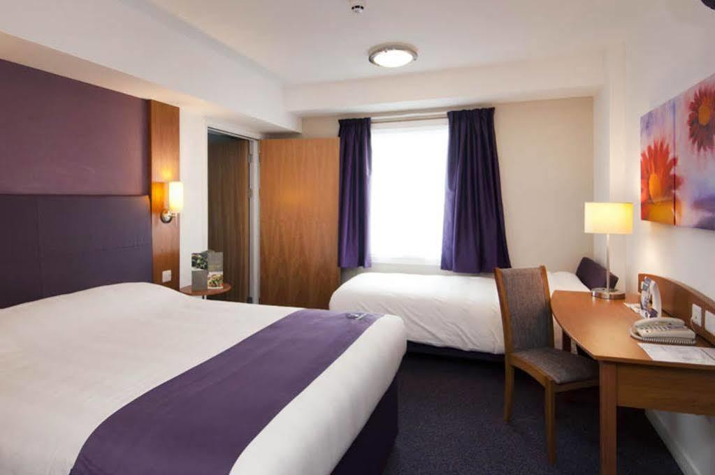 Premier Inn London Dagenham Exterior photo